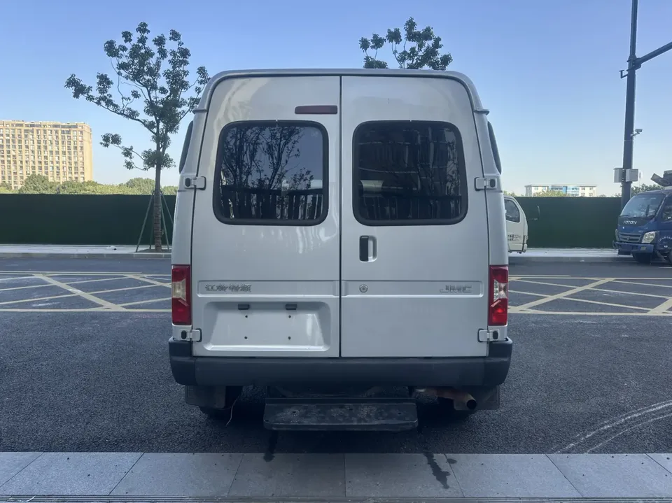Jiangling Teshun 2.8T Space King Ordinary Model Short Axis Medium High Roof 6-Seater Diesel National VI JX493 2022 — миниатюра 2