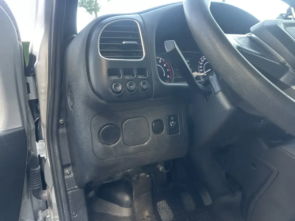 Jiangling Teshun 2.8T Space King Ordinary Model Short Axis Medium High Roof 6-Seater Diesel National VI JX493 2022 — миниатюра 5