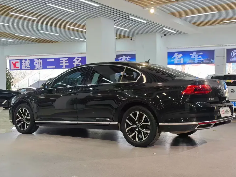 Volkswagen Magotan Magotan 2020 330TSI DSG Leading Edition 2022 — миниатюра 4
