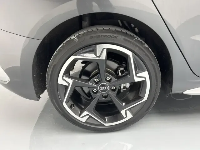 Audi A3 Audi A3 2024 Sportback 35 TFSI luxury sports model 2024 — миниатюра 3
