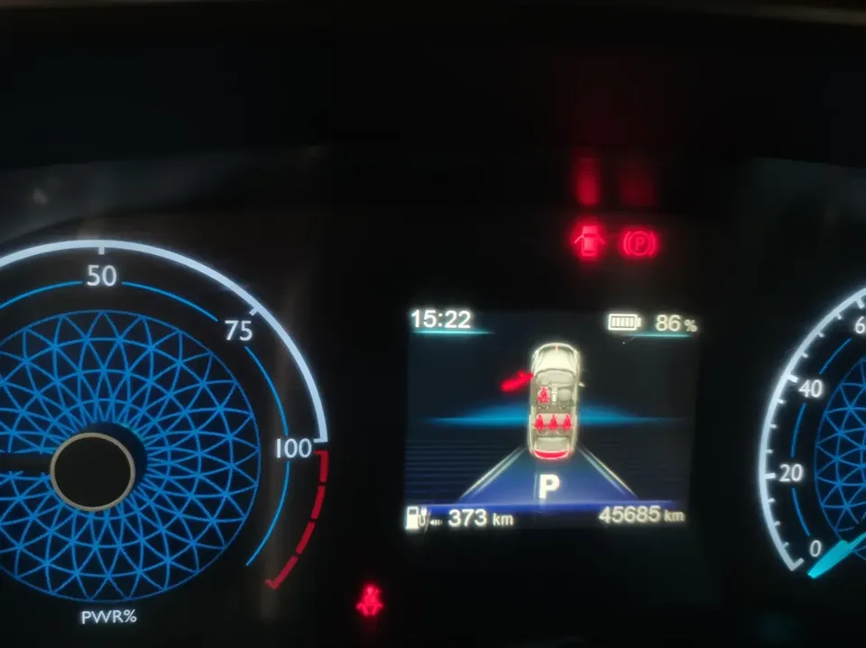 Hongqi E-QM5 charging 431km enjoyment version 5 seats 2023 — миниатюра 3