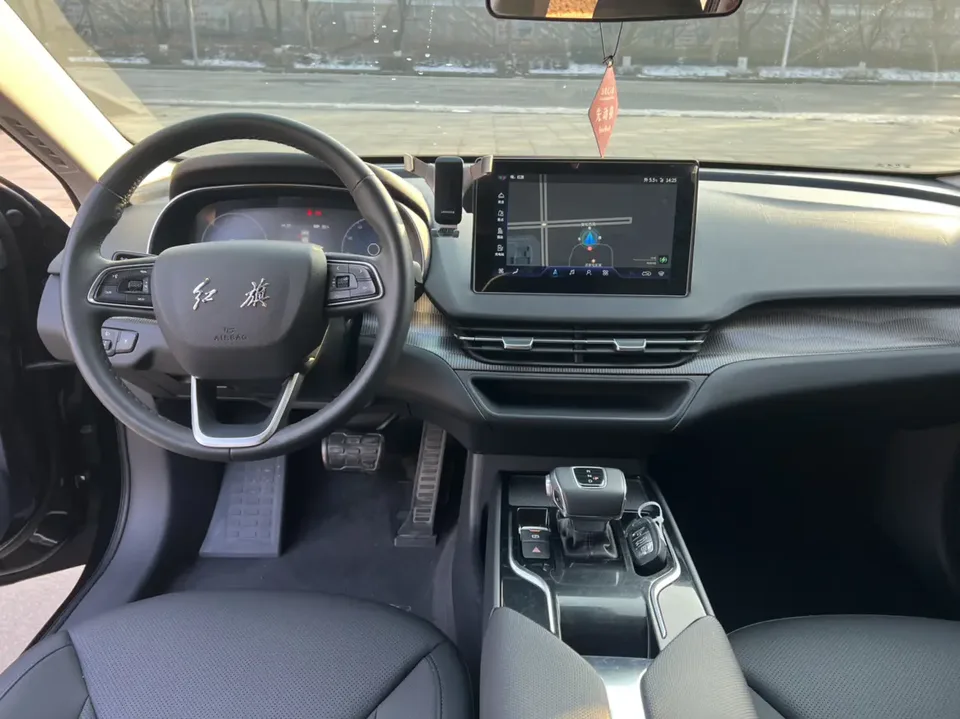 Hongqi E-QM5 charging 431km enjoyment version 5 seats 2023 — миниатюра 5