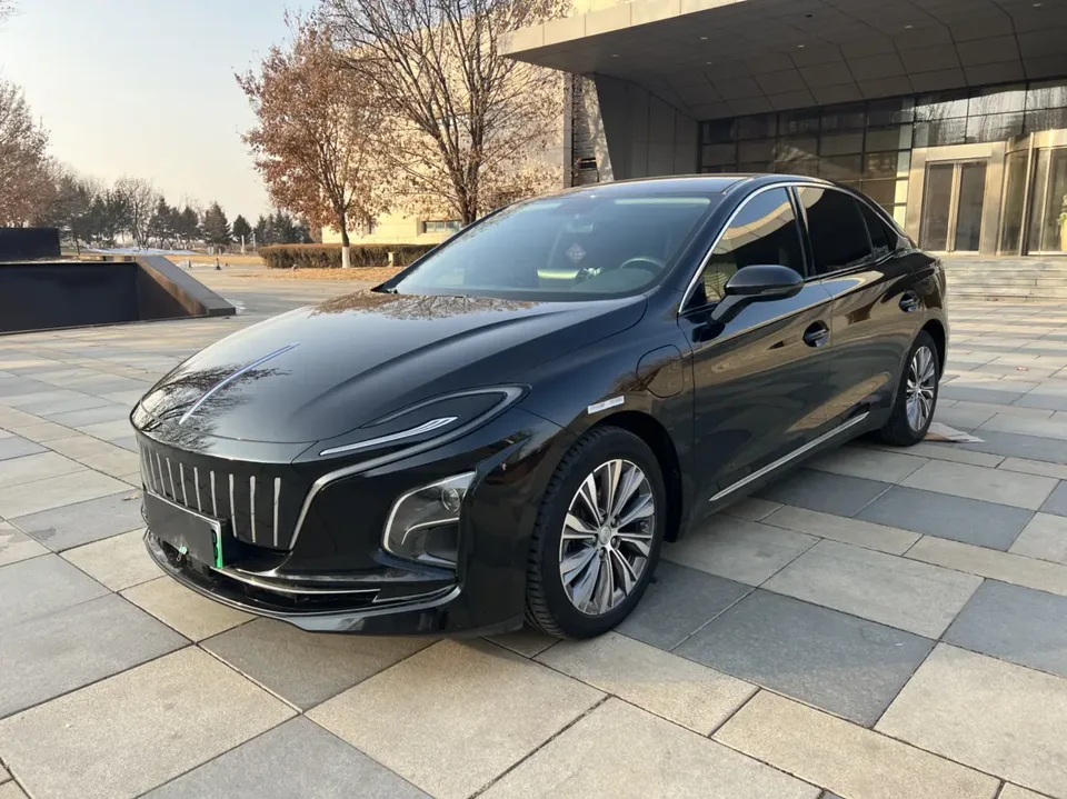 Hongqi E-QM5 2023