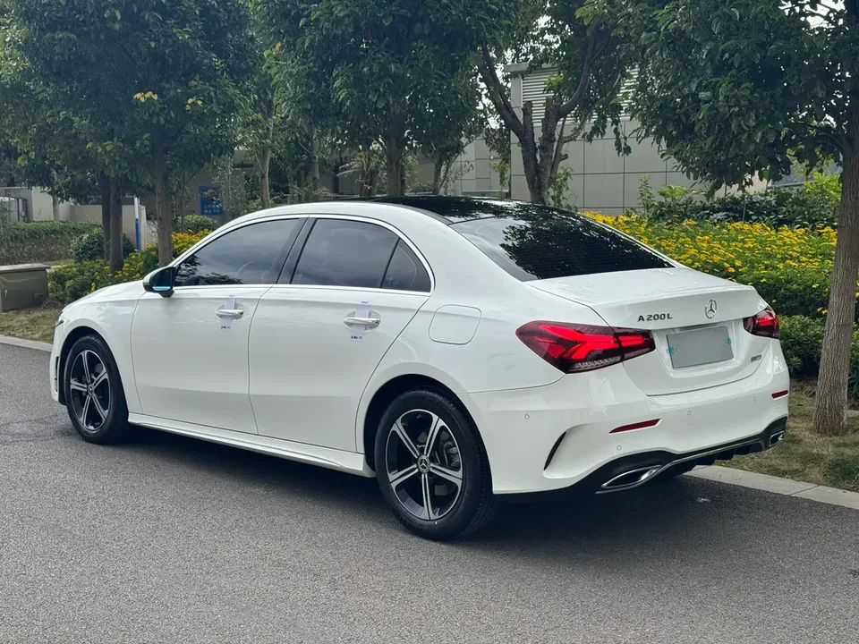 Mercedes-Benz Mercedes Benz A Class second facelift A 200 L sports sedan fashion version 2023 — миниатюра 2