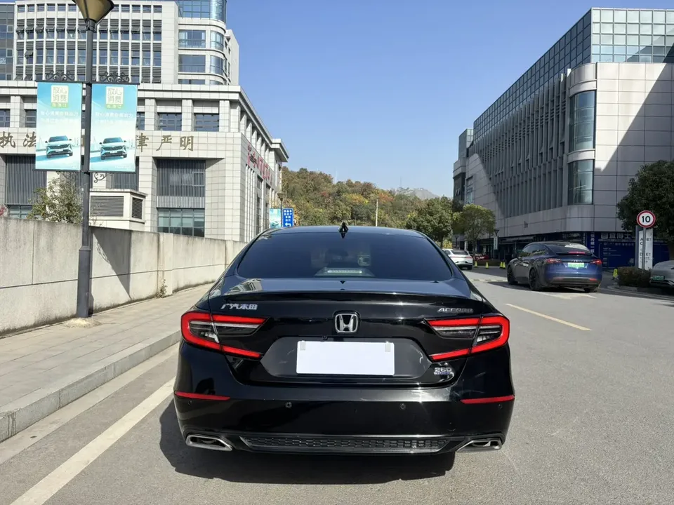 Honda Accord Accord 2022 260TURBO Deluxe Edition 2022 — миниатюра 2
