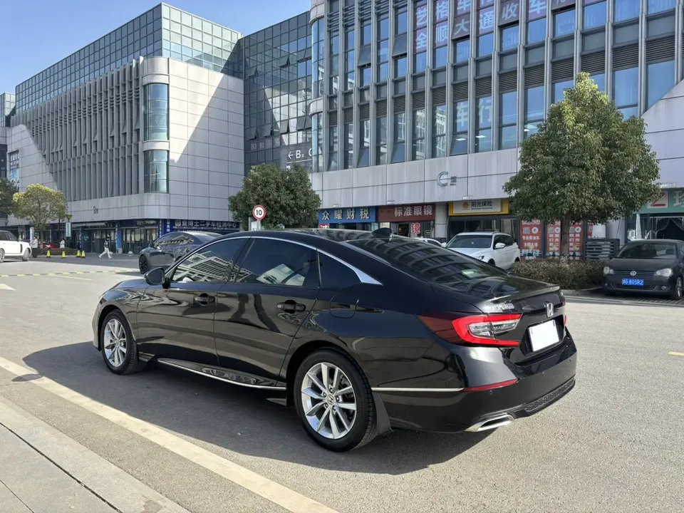Honda Accord Accord 2022 260TURBO Deluxe Edition 2022 — миниатюра 4