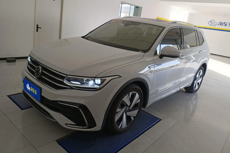 Volkswagen Tiguan L Tiguan L 2023 facelift 330TSI 2WD R-Line Enjoy Edition 2023 — photo 1, buy with delivery to Moscow