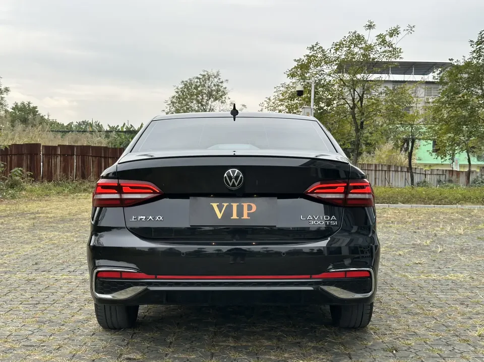 Volkswagen Lavida 300TSI DSG Starry Sky Edition 2023 — миниатюра 2