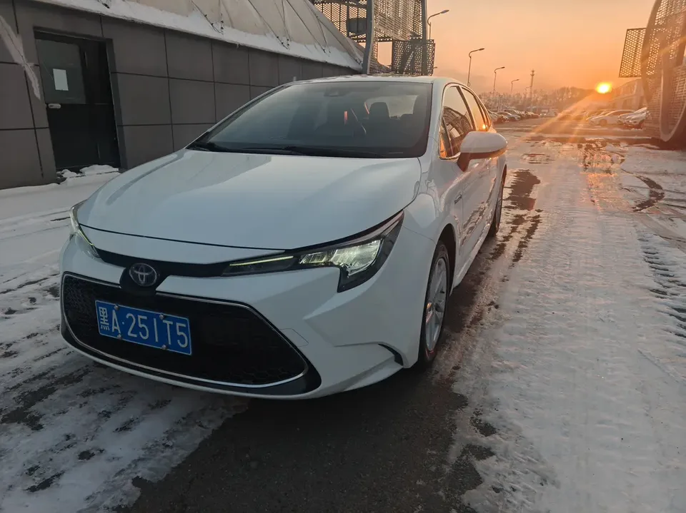 Toyota Levin Lei Ling 2022 Dual Engine 1.8H E-CVT Leading Edition 2022 — photo 1, buy with delivery to Moscow