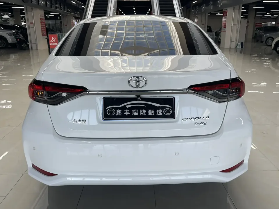 Toyota Corolla 1.2T S-CVT Elite PLUS Edition 2022 — миниатюра 2