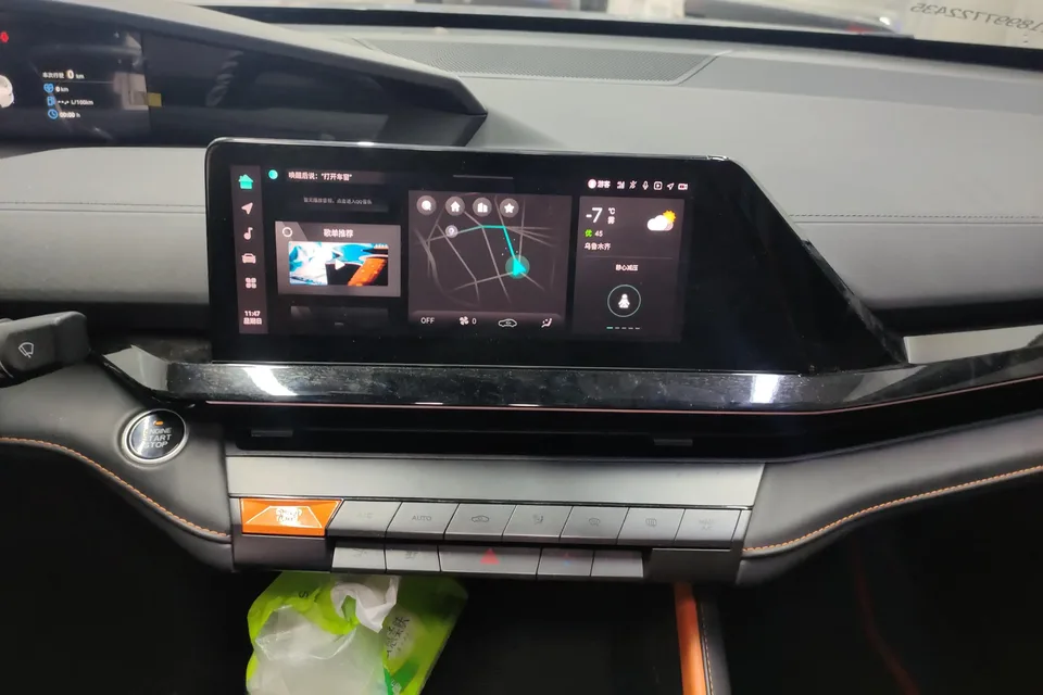 Changan UNI-V 1.5T Premium Edition 2022 — миниатюра 4