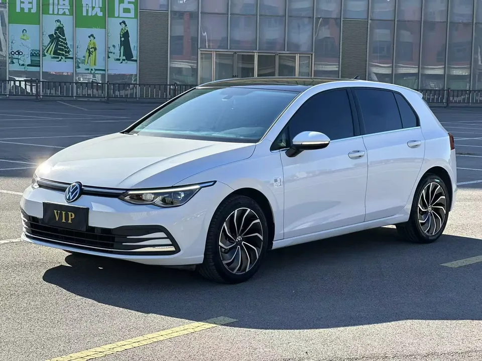 Volkswagen Golf golf 2023 280TSI DSG Pro 2023 — photo 1, buy with delivery to Moscow