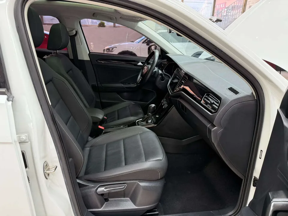 Volkswagen T-Roc Tange 280TSI DSG Two-Wheel Drive Comfort Smart Connected Edition 2022 — миниатюра 5