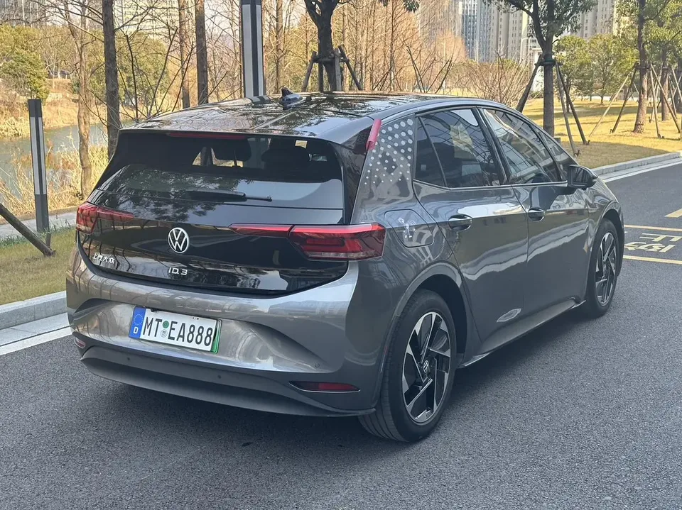 Volkswagen ID.3 Outstanding Edition 2024 — миниатюра 2
