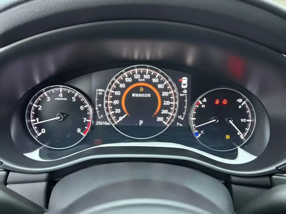 Mazda Axela 2.0L automatic quality version 2022 — миниатюра 4