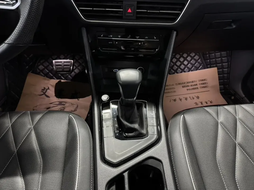 Volkswagen Tiguan L Tiguan L 2022 330TSI Automatic 2WD R-Line Enjoy Edition 2022 — миниатюра 5
