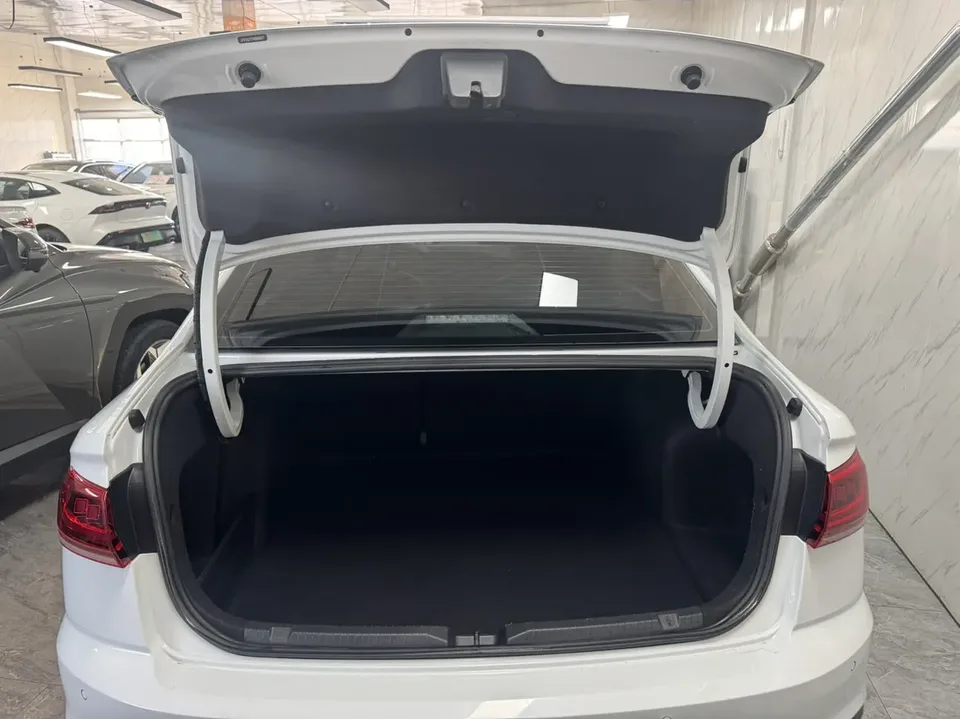 Volkswagen Bora Bora 2023 200TSI DSG Smart Edition 2022 — миниатюра 4