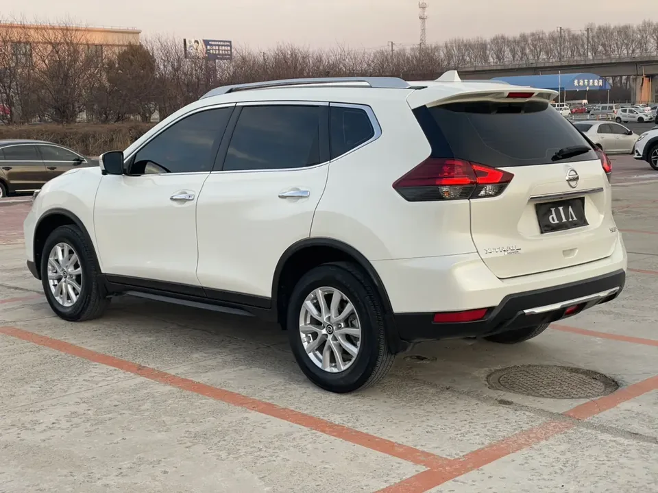 Nissan X-Trail Qijun 2022 X-Trail 2022 2.0L 2WD Intelligent Link Premium Edition 2022 — thumbnail 4