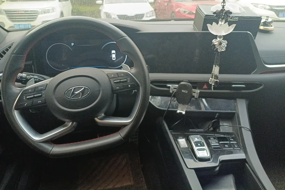 Hyundai Sonata 270TGDi 20th SE DCT 20th Anniversary Edition 2023 — миниатюра 4