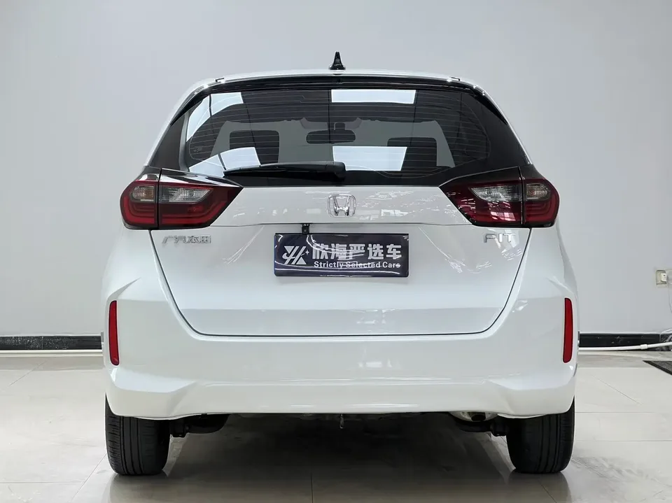 Honda FIT 1.5L CVT Trendy Sunroof Edition 2023 — миниатюра 2
