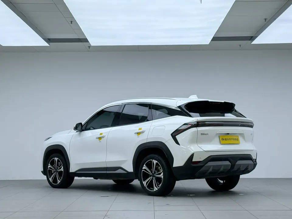 Geely Galaxy L7 1.5T DHT 115km PLUS 2023 — миниатюра 2