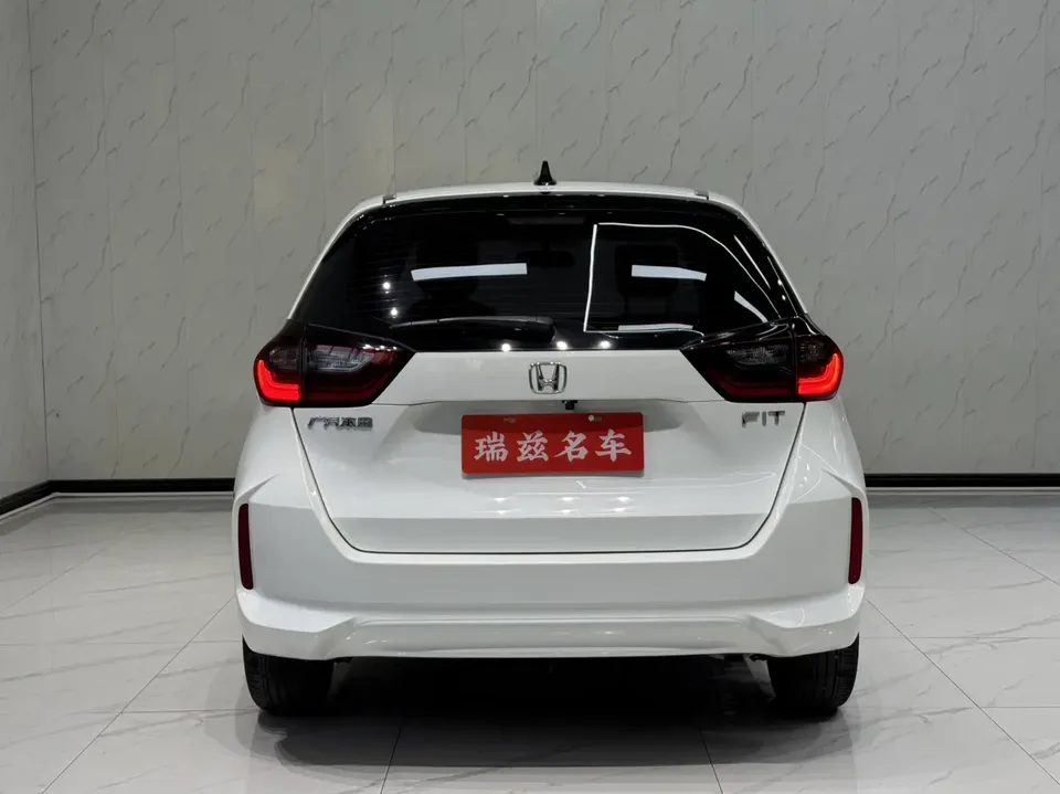 Honda FIT 1.5L CVT Trendy Sunroof Edition 2022 — миниатюра 5