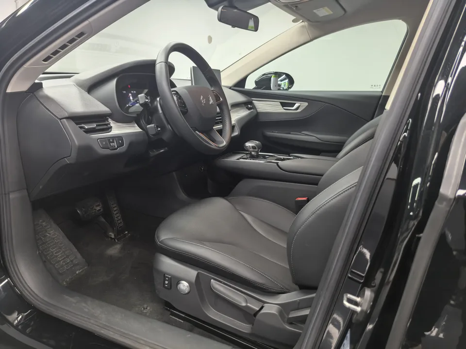Hongqi E-QM5 500KM Travel Edition 100kW 2024 — миниатюра 3