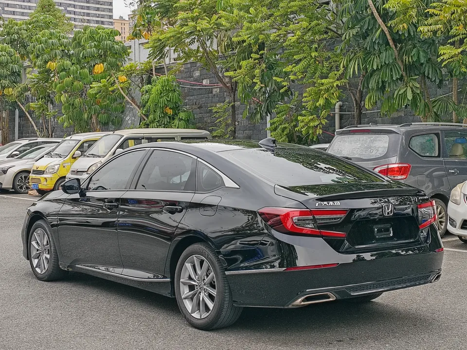 Honda Accord Accord 2022 260TURBO Deluxe Edition 2022 — миниатюра 4