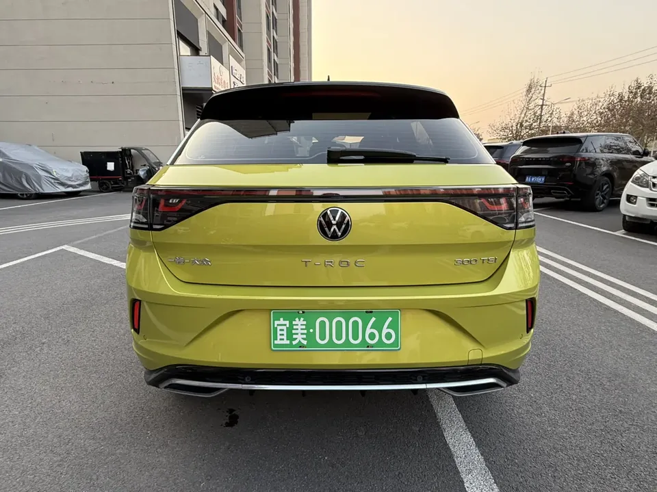 Volkswagen T-Roc 300TSI DSG Starlight Edition 2023 — миниатюра 2