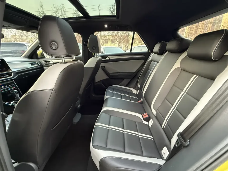 Volkswagen T-Roc 300TSI DSG Starlight Edition 2023 — миниатюра 3