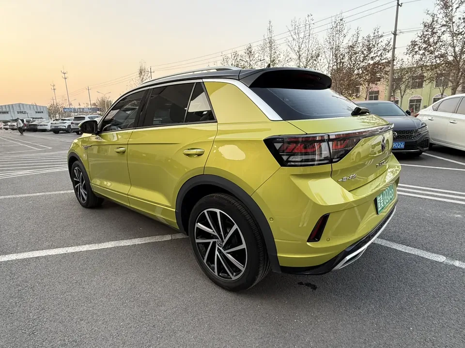 Volkswagen T-Roc 300TSI DSG Starlight Edition 2023 — миниатюра 4