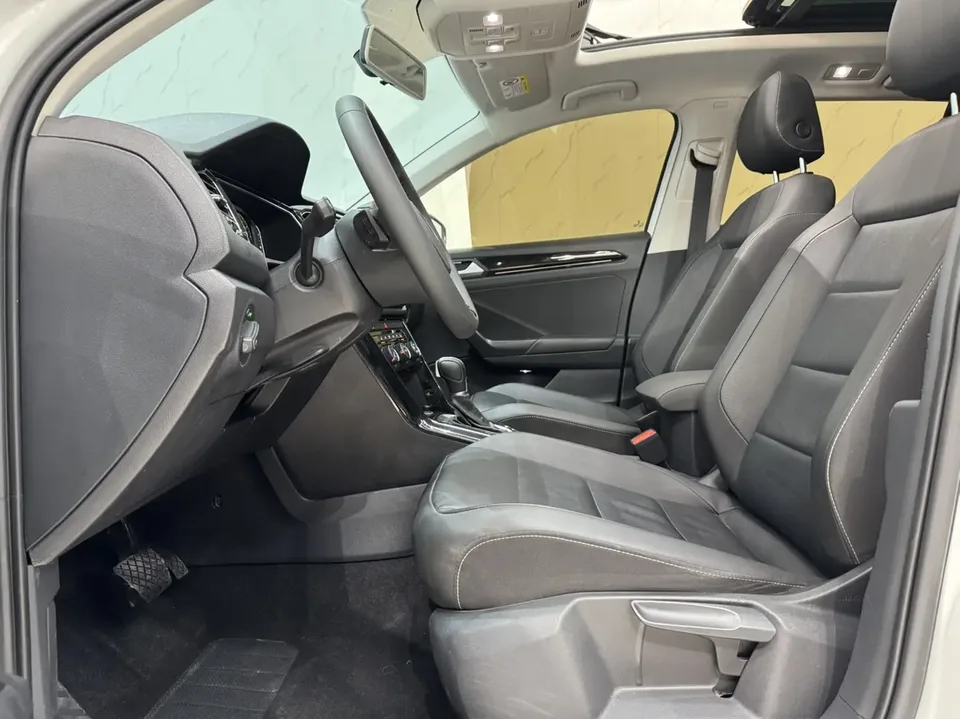 Volkswagen T-Roc T-Roc 2021 Tange 280TSI DSG Two-Wheel Drive Comfort Smart Connected Edition 2022 — thumbnail 4