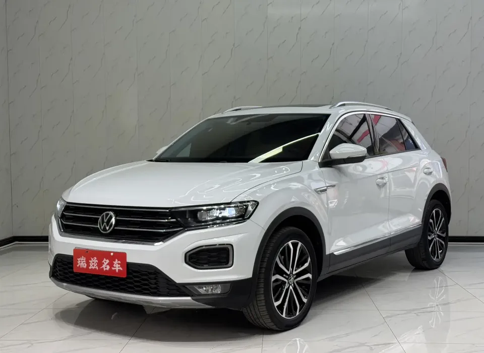 Volkswagen T-Roc T-Roc 2021 Tange 280TSI DSG Two-Wheel Drive Comfort Smart Connected Edition 2022 — photo 1, buy with delivery to Moscow