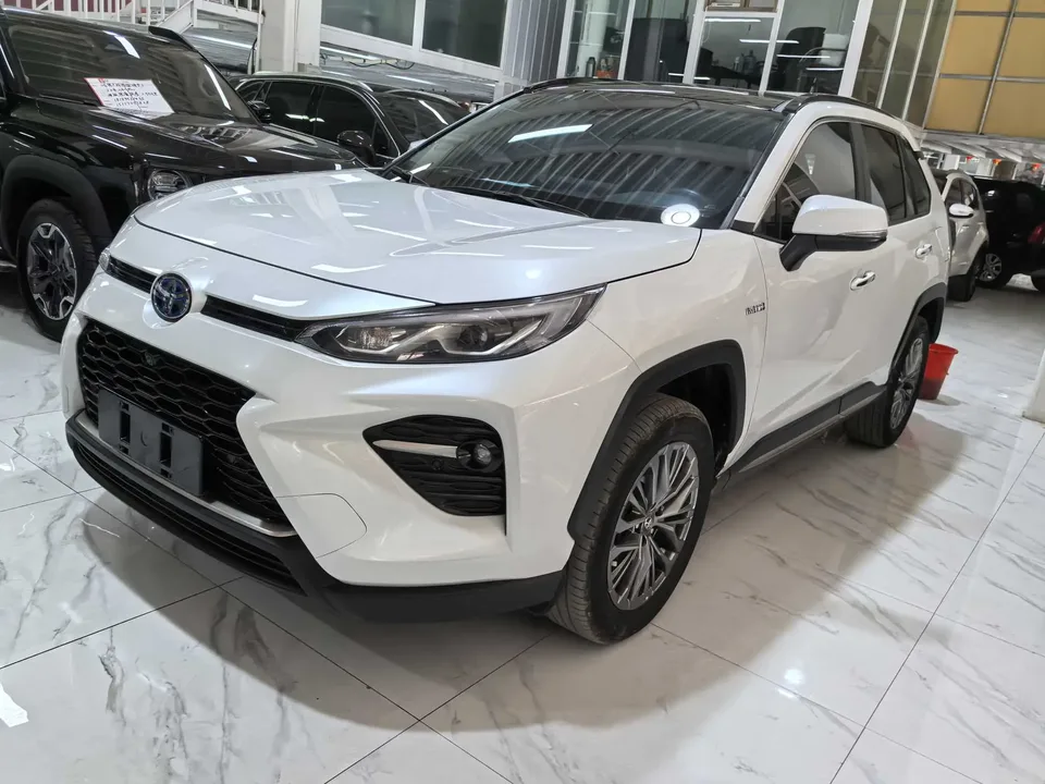 Toyota Willanda Willanda 2023 dual engine 2.5L two-wheel drive premium version 2023 — photo 1, buy with delivery to Moscow