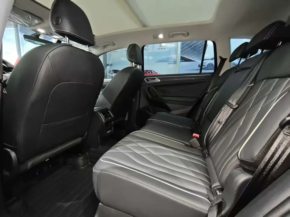Volkswagen Tiguan L Tiguan L 2024 Outstanding Model 330TSI 2WD R-Line Dragon Edition 2024 — thumbnail 3