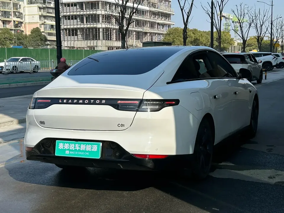 Leapmotor Zero running C01 rear-wheel drive long-range version 2023 — миниатюра 2