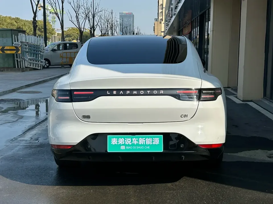 Leapmotor Zero running C01 rear-wheel drive long-range version 2023 — миниатюра 4
