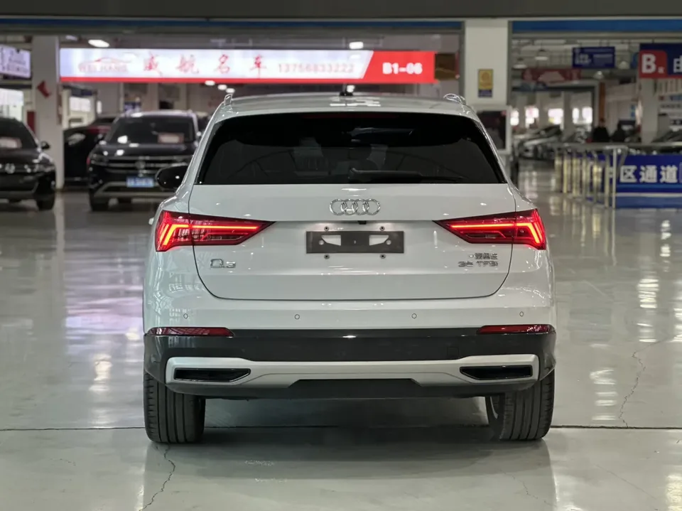Audi Q3 Audi Q3 2021 35 TFSI Fashionable and Elegant 2022 — миниатюра 2