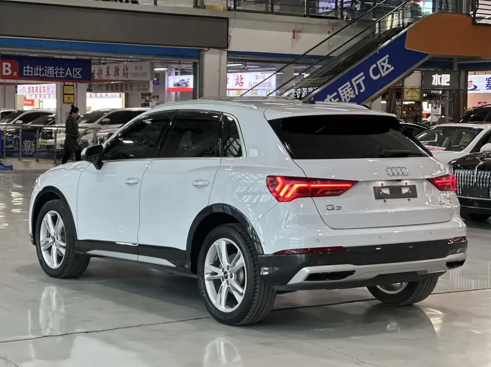 Audi Q3 Audi Q3 2021 35 TFSI Fashionable and Elegant 2022 — миниатюра 4
