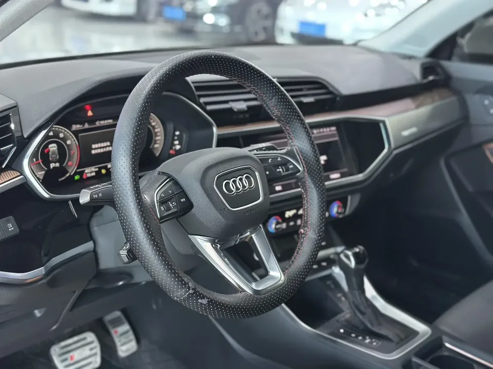 Audi Q3 Audi Q3 2021 35 TFSI Fashionable and Elegant 2022 — миниатюра 5
