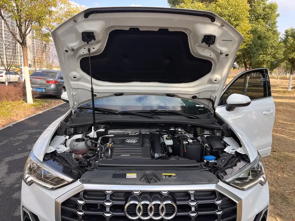 Audi Q3 Audi Q3 2022 35 TFSI Fashionable and Dynamic 2022 — миниатюра 3