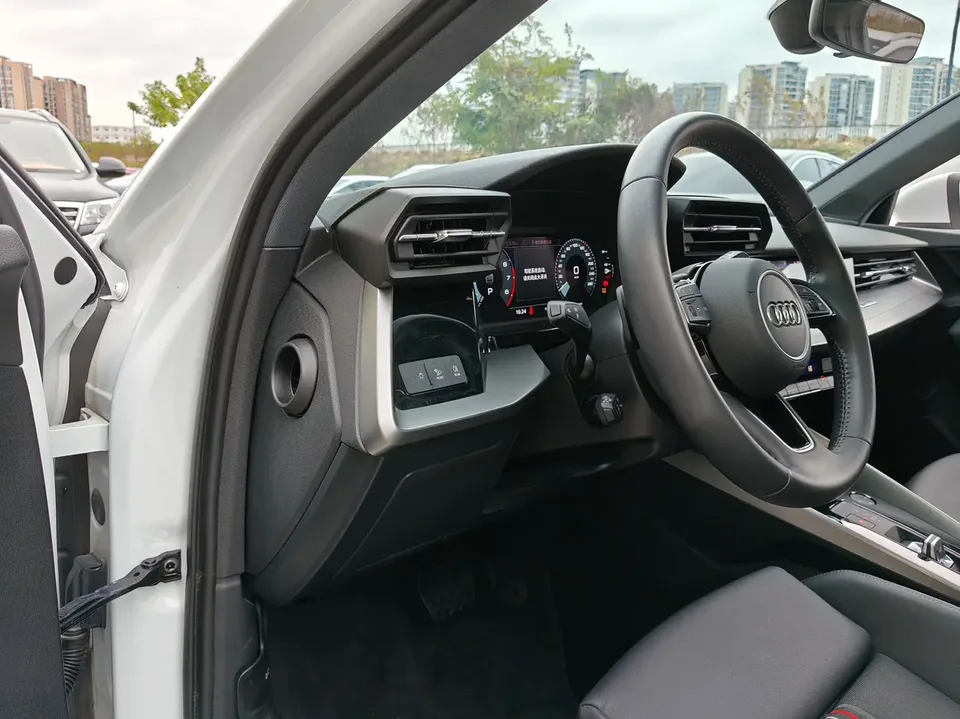 Audi A3 Sportback 35 TFSI stylish and sporty 2022 — миниатюра 5