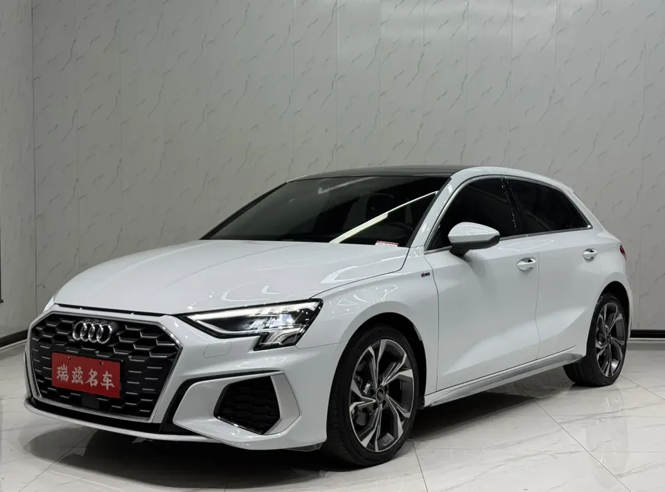 Audi A3 Sportback 35 TFSI Luxury Sports Edition 2022 — фото 1, купить с доставкой в Москву