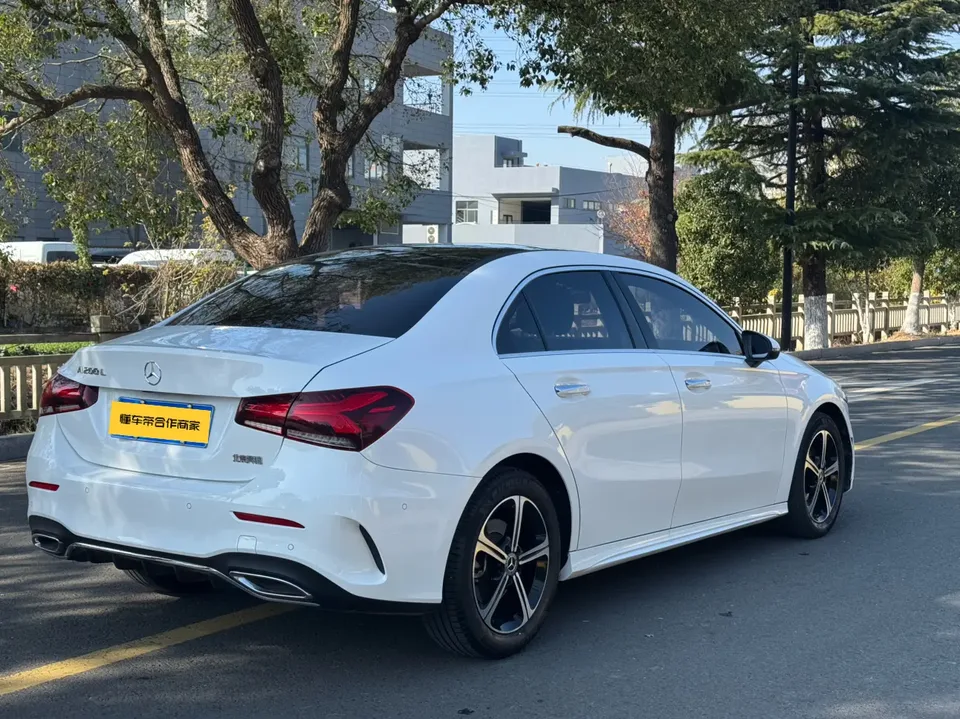 Mercedes-Benz Mercedes Benz A Class Mercedes-Benz A-Class 2023 A 200 L Sports Sedan Fashion Edition 2023 — миниатюра 5