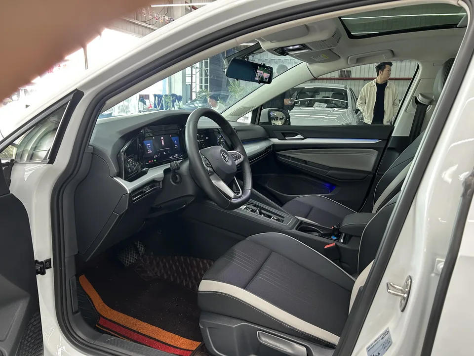 Volkswagen Golf golf 2023 280TSI DSG Pro 20th Anniversary 2024 — thumbnail 2