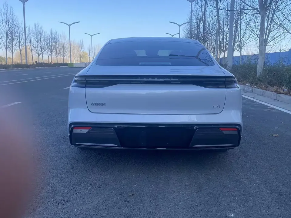 Geely Galaxy E8 665km Starship Voyage Edition 2024 — миниатюра 2