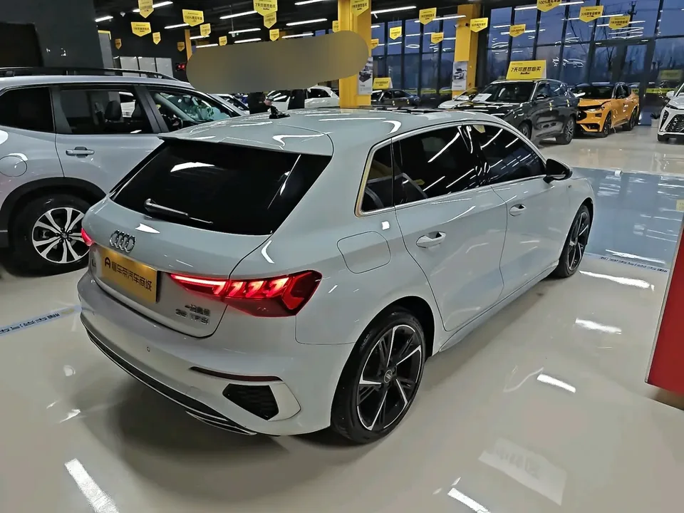Audi A3 facelift Sportback 35 TFSI stylish and sporty 2023 — миниатюра 4