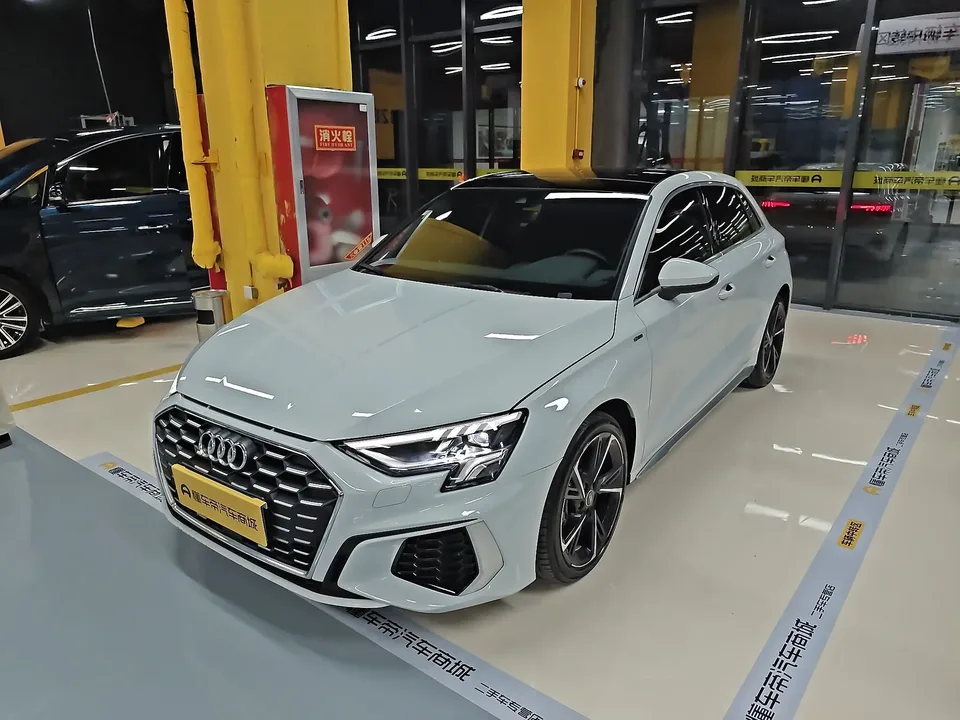 Audi A3 facelift Sportback 35 TFSI stylish and sporty 2023 — фото 1, купить с доставкой в Москву
