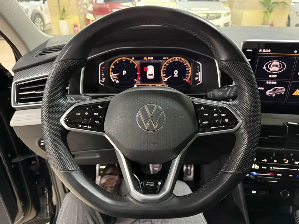 Volkswagen Tiguan L Tiguan L 2023 330TSI 2WD R-Line Enjoy Edition 2023 — миниатюра 4