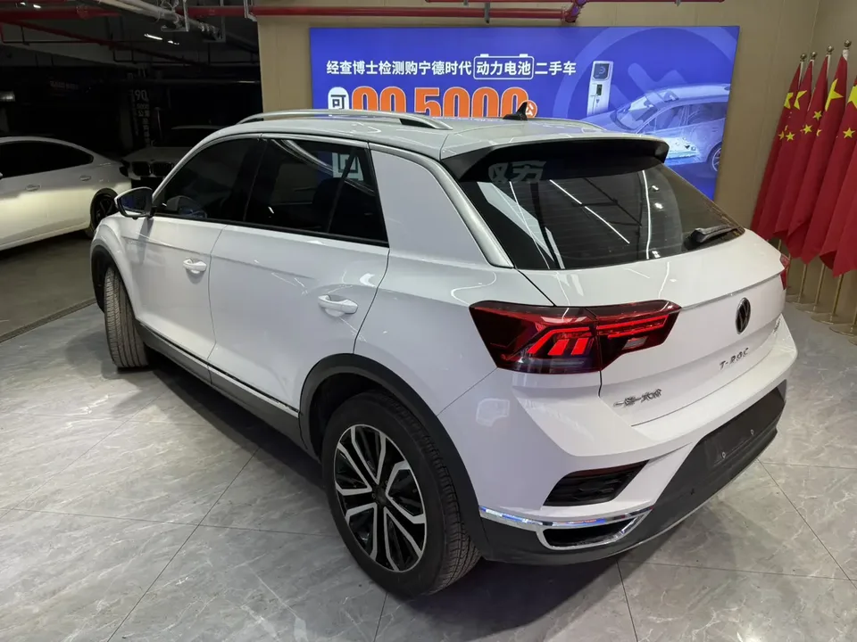 Volkswagen T-Roc 2021 Tange 280TSI DSG two-wheel drive luxury smart version 2022 — миниатюра 2